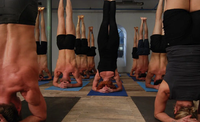 Jack Ma bắt nhân viên phải biết 'trồng cây chuối' trong 3 tháng nếu không sẽ bị đuổi việc, biết được lý do sếp nào cũng muốn làm theo