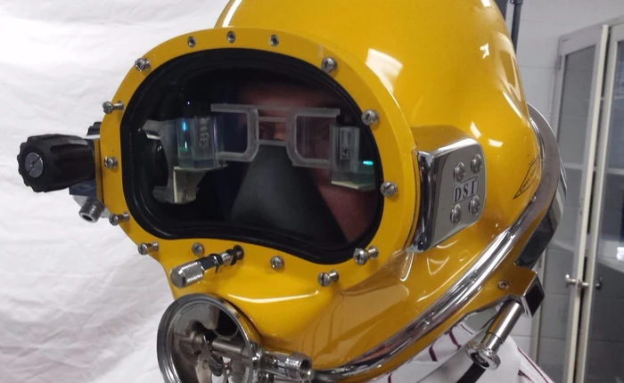 Hải quân Mỹ khoe mũ lặn công nghệ cao "như trong phim Iron Man"