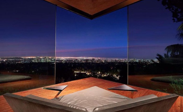 Ghé thăm dinh thự của "Bá tước Lebowski" và "Những thiên thần của Charlie"