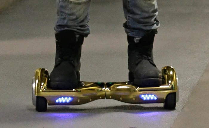 Mỹ: 16 tuổi trở lên mới được dùng ván trượt hoverboard