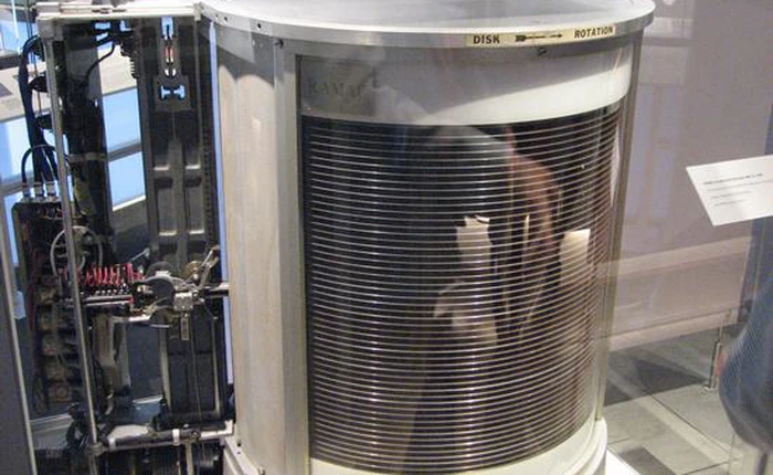 60 năm trước, người ta vận chuyển 1 ổ đĩa cứng dung lượng 5MB như thế nào?