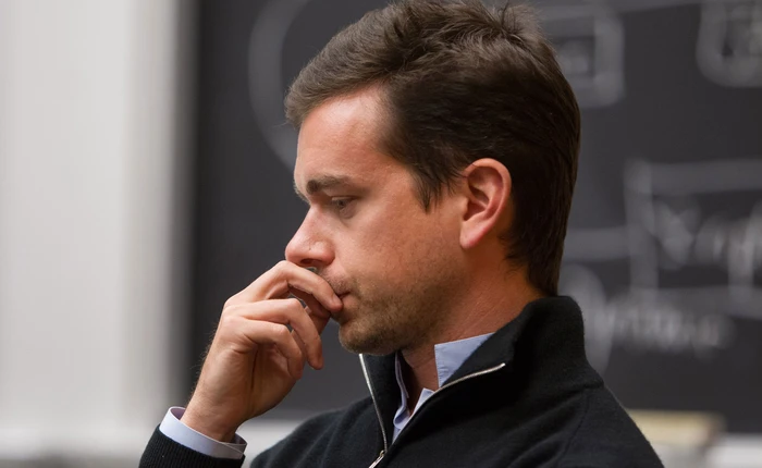 Twitter giữa 2 ngã rẽ khó khăn: bán mình hay trở thành một Yahoo thứ hai?