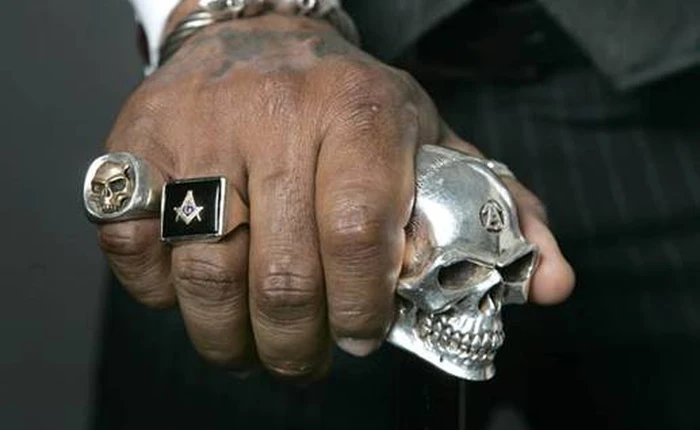 Hướng dẫn đeo nhẫn chuẩn không cần chỉnh cho cánh mày râu