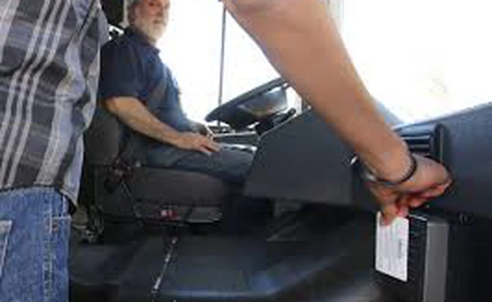 Người dân Hà Nội đi xe buýt sắp được "quẹt thẻ"