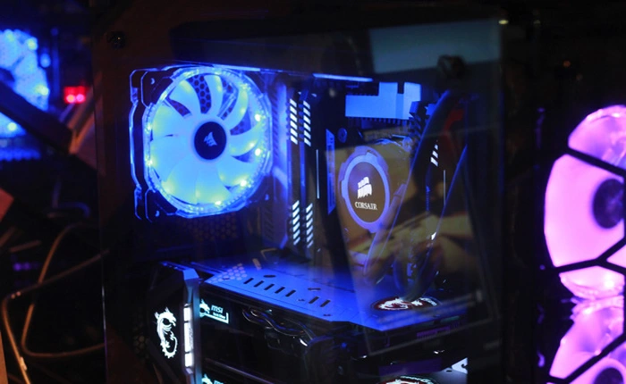 Ngắm nhìn dàn linh kiện máy tính Corsair đẹp lung linh trong sự kiện "Do it with the lights on"