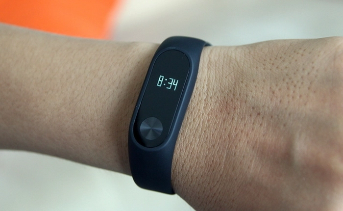 Mi Band 2 đầu tiên đã về tới Việt Nam, giá từ 690.000 đồng