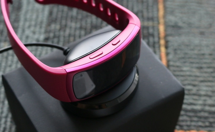 Samsung Gear Fit 2: thiết kế mới, pin 3-4 ngày, hoạt động độc lập