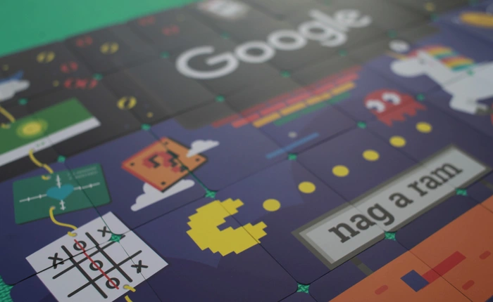 Trên tay bộ bài tây Solitaire chính tay Google sản xuất, phải giải đố để tìm ra quân bài