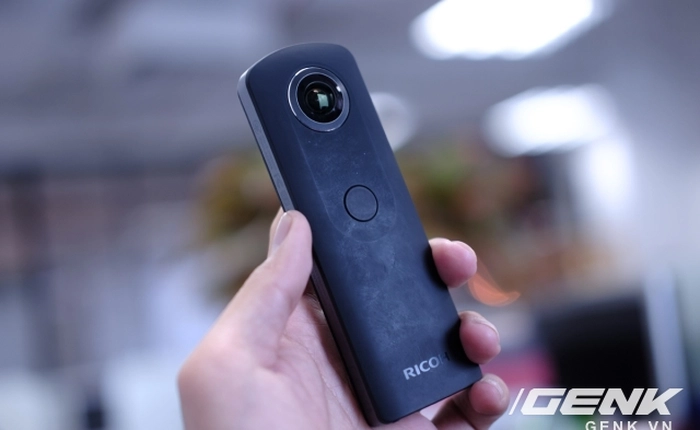 Ricoh Theta S: Máy ảnh bỏ túi có thể chụp tự sướng 360 độ