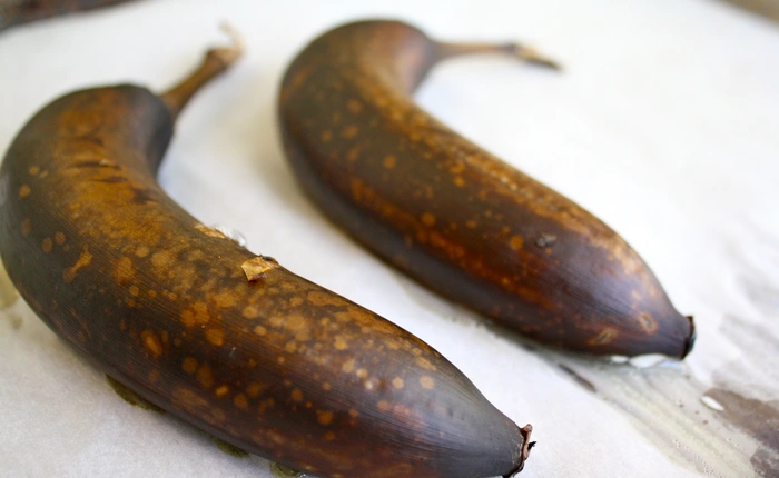 Cách hồi sinh trái chuối vừa thâm, vừa đen vì héo thành chuối vàng tươi ăn được