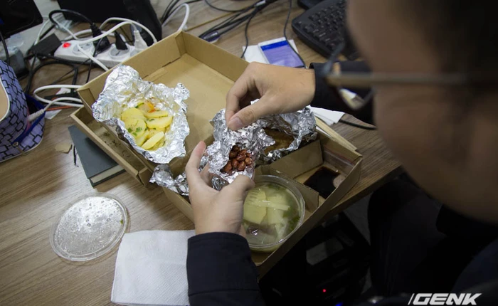 Trải nghiệm dịch vụ đặt đồ ăn trưa "Cơm mẹ nấu", thêm một kiểu Uber phục vụ dân văn phòng