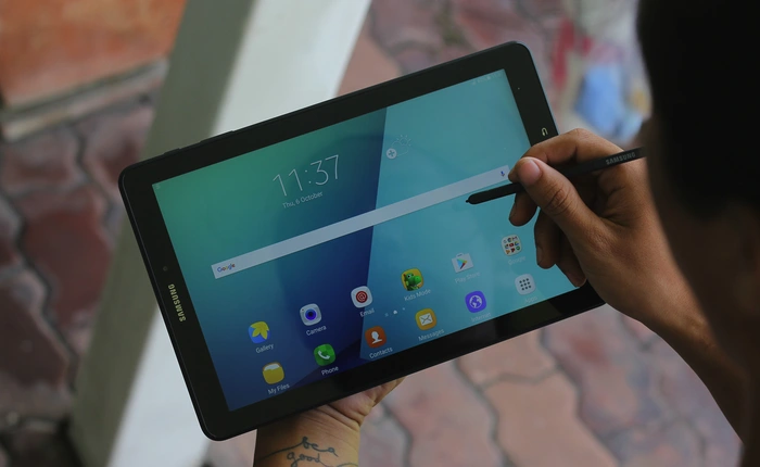 Mở hộp Galaxy Tab A (2016): máy tính bảng cho học sinh và dân văn phòng