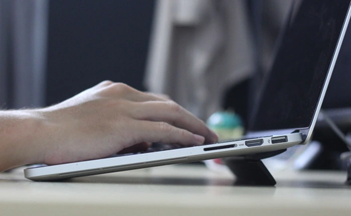 Dùng thử đế tản nhiệt KickFlip siêu mỏng dành cho laptop: gọn, nhẹ, dễ dùng, đỡ mỏi tay hơn