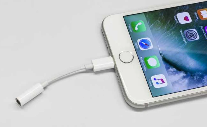iPhone 7 với adapter 3.5mm cho chất lượng âm thanh thua kém cả iPhone 6s