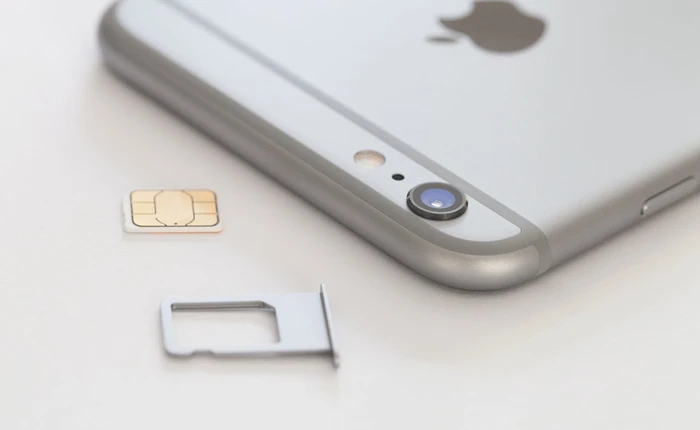 iPhone hàng xách tay bản Quốc tế bỗng chốc bị khóa SIM: Người dùng lo lắng, cửa hàng điêu đứng