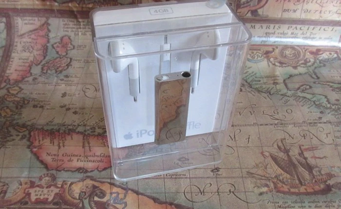 Đồ cổ của Apple được bán với giá 100.000 USD