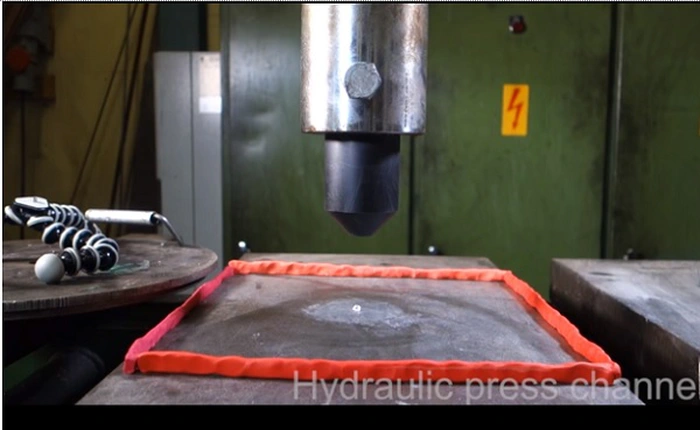 Xem video phá hủy viên kim cương bằng máy ép thủy lực "nhẫn tâm" như thế nào