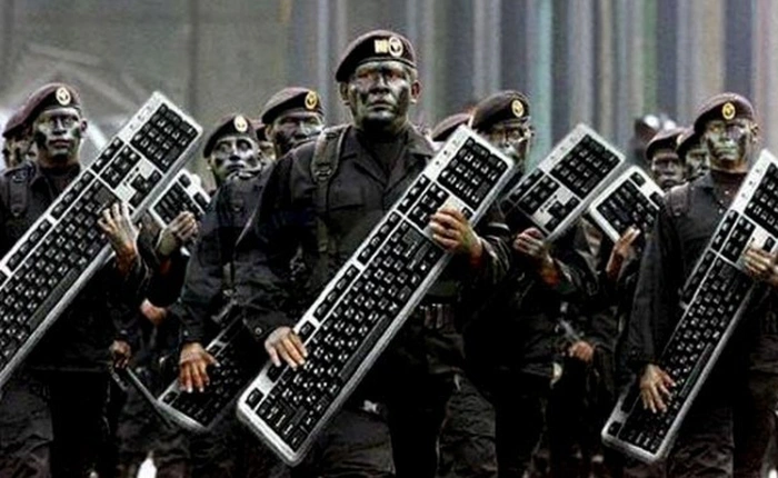 Đây là lý do tại sao khi có người nói gì đó sai trên Facebook sẽ có hàng tá anh hùng bàn phím vào "ném đá"