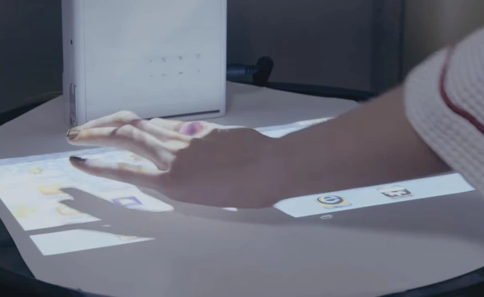 Thiết bị độc đáo này sẽ biến mọi mặt phẳng thành màn hình cảm ứng của máy tính bảng