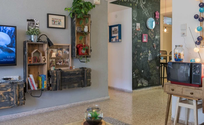 Nhìn những món đồ nội thất tuyệt đẹp trong nhà của nhiếp ảnh gia, bạn sẽ không nghĩ chúng được làm từ rác