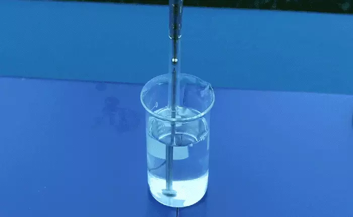 Xem kim loại hoạt động mạnh nhất bảng tuần hoàn hóa học, đắt hơn cả vàng "nghịch" như thế nào