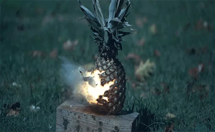 Mãn nhãn với video rau củ quả nổ tung tóe được ghi lại ở tốc độ 25.000 khung hình/giây