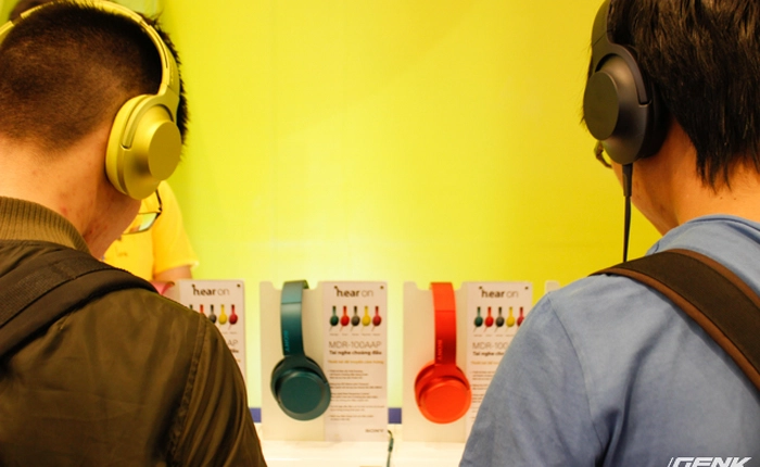 Hàng ngàn thiết bị nghe nhạc di động thu hút khách tham quan tại P.A.S 2016