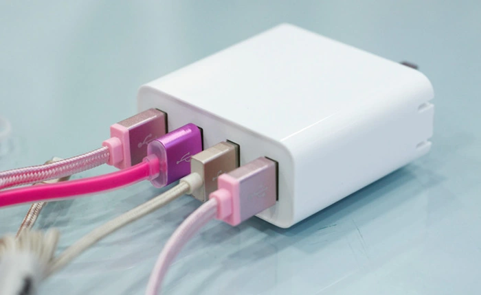 Cận cảnh bộ sạc 4 cổng USB của Xiaomi: Công suất tới 35W, hỗ trợ sạc nhanh, giá hợp lý