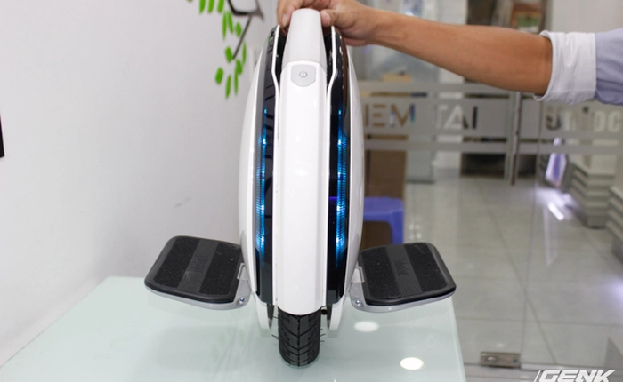 "Đập thùng" xe điện 1 bánh tự cân bằng Ninebot One A1 tại Việt Nam