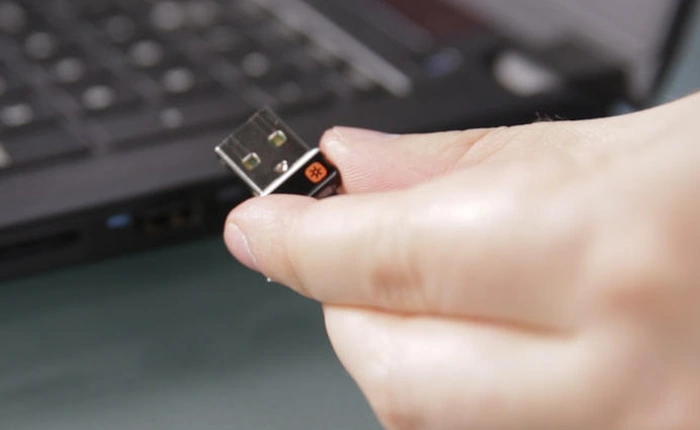 Bạn có thể bị hack từ khoảng cách 100 mét thông qua chuột không dây như thế nào