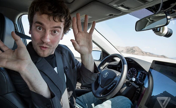 Đi thử xe tự lái bằng thiết bị giá 1.000 USD của George Hotz, hacker huyền thoại từng tuyên chiến với Elon Musk