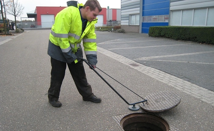 Bạn sẽ làm gì khi gặp câu hỏi phỏng vấn hack não nhất mọi thời đại “Tại sao miệng cống đều có hình tròn"?