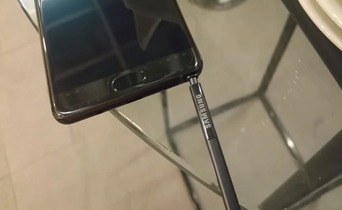 Yên tâm, bạn sẽ không thể nào đút ngược bút S Pen trên Note7 như trước đâu