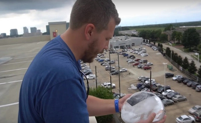 Chuyện gì sẽ xảy ra nếu đông đá Galaxy Note7 rồi thả rơi từ độ cao 30 mét?