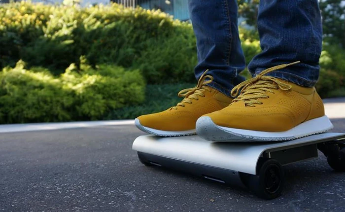 Kỹ sư Nhật Bản sáng tạo phương tiện di chuyển siêu nhỏ gọn, nhỏ bằng một chiếc laptop, đi 1 lần 12km