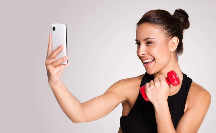 Vừa đi tập gym vừa up ảnh Facebook chỉ chứng minh rằng bạn đang có vấn đề về tâm lý