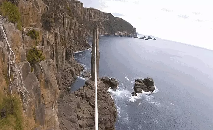 Xem video góc nhìn thứ nhất chàng trai đi thăng bằng trên dây hồi hộp đến nghẹt thở