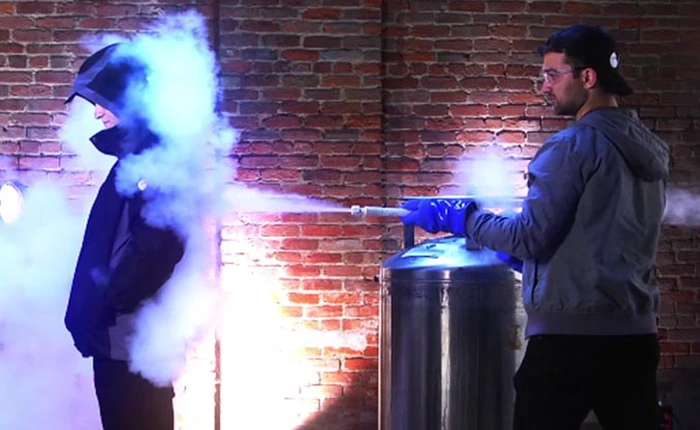 Chiếc áo khoác đặc biệt có thể chịu được nhiệt độ tới -200 độ C