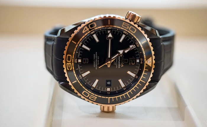 Planet Ocean “Deep Black” - Bộ sưu tập đồng hồ mới và đẹp mê hồn của OMEGA