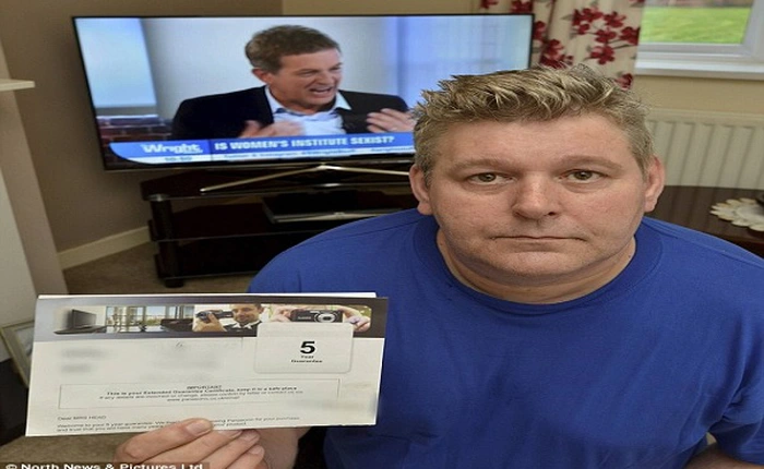 Đã có người vì hút thuốc mà làm hỏng cả TV, không được bảo hành