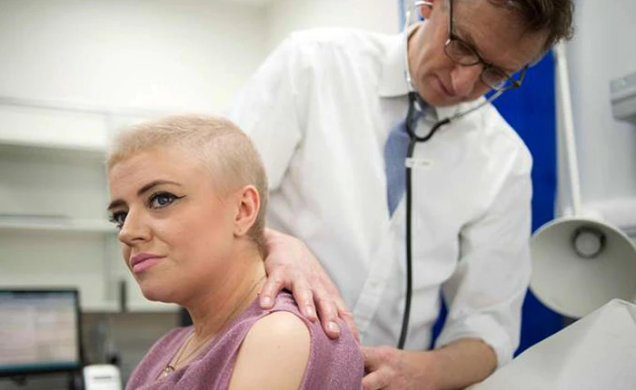 Tiến hành thử nghiệm vaccine tiêu diệt ung thư trên người tại Anh