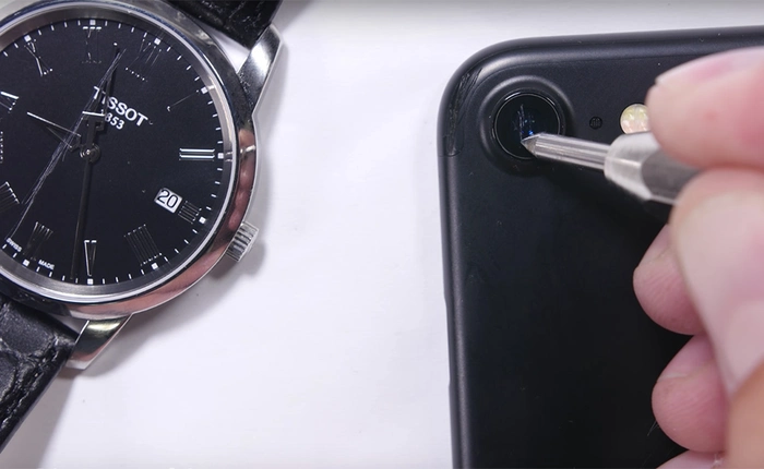 Vì sao cùng là kính sapphire, nhưng camera của iPhone 7 lại dễ xước hơn mặt đồng hồ Tissot?