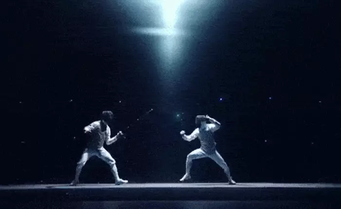 Màn đấu kiếm vô cùng ảo diệu khi kết hợp với công nghệ mô phỏng