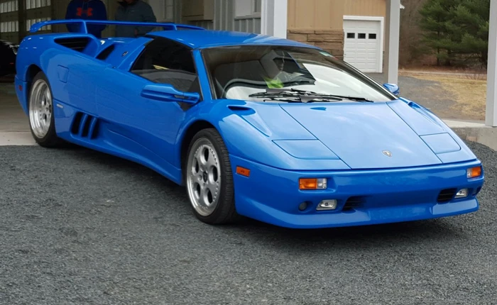 Siêu xe Lamborghini màu hiếm từng thuộc sở hữu của tân Tổng thống Donald Trump đang được rao bán trên eBay