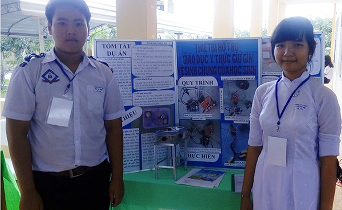 Độc đáo thiết bị phát hiện rác biết nói do hai học sinh lớp 11 sáng chế