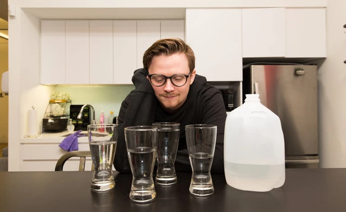 Thử thách "uống 4 lít nước mỗi ngày" và cái kết không thể tin nổi