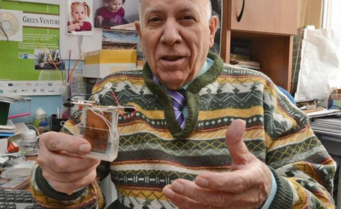 Chế tạo ra pin giúp điện thoại di động chạy suốt 12 năm