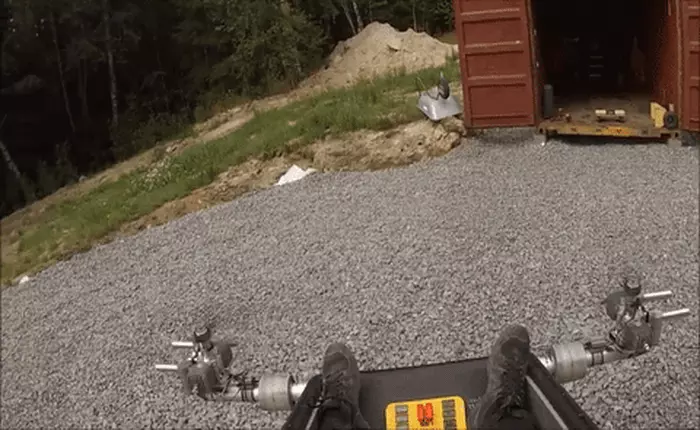 Chàng kỹ sư Thụy Điển chế tạo thành công "ghế bay có người lái" cực độc