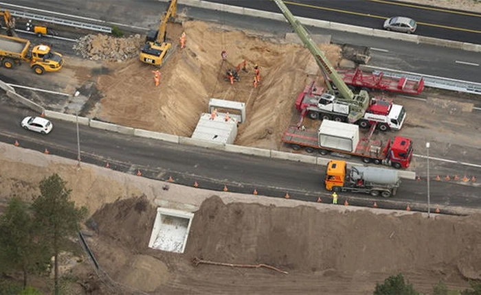 Xem video người Hà Lan phá tung một con đường cao tốc để xây hầm chui chỉ trong 2 NGÀY