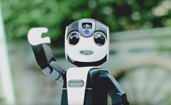 Sharp ra mắt điện thoại robot tí hon có giá CHỈ BỐN MƯƠI TRIỆU ĐỒNG